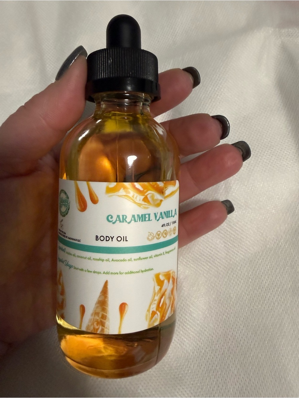 Aminnah Caramel Vanilla Body Oil Nourishing Skin Oil! Smells just like the name!